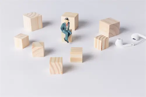 回首忆年轻的含义